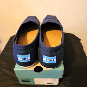 TOMS Canvas shoes